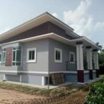 แบบบ้านโมเดิร์นชั้นเดียวยกพื้นสูง ขนาด 3 ห้องนอน 2 ห้องน้ำ งบก่อสร้าง 9 แสนบาท